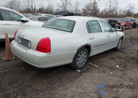 2004 Lincoln Town Car Ultimate из США, поврежденный, VIN 1LNHM83W04Y667787